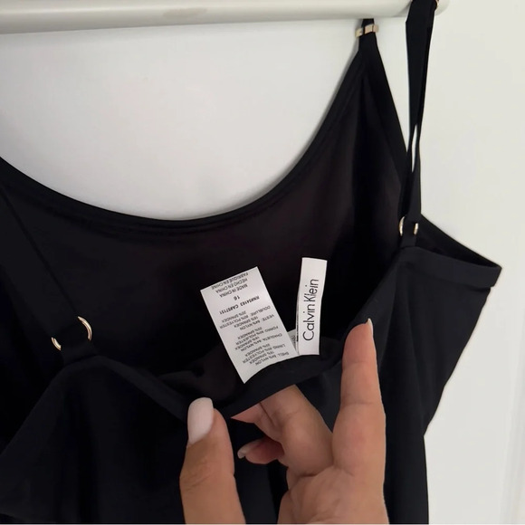 Calvin Klein one piece swimsuit build in bra size 16 - Picture 5 of 7